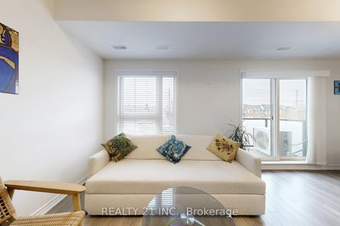 Photo 11 at 427 - 2789 Eglinton Ave East Avenue, Eglinton East, Toronto