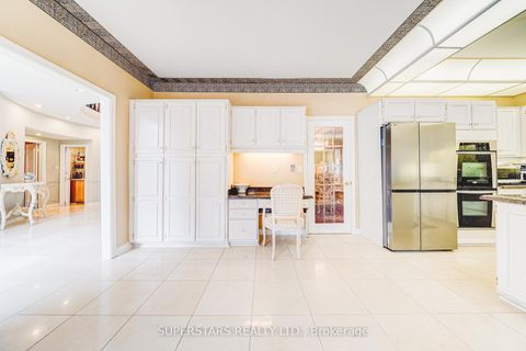 Photo 9 at 28 Edmund Crescent, Bayview Hill, Richmond Hill