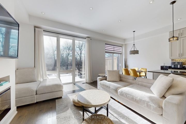 Photo 2 at 22 Crestridge Drive, Patterson, Vaughan