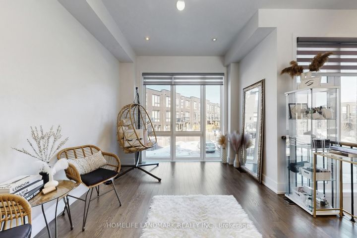 Photo 10 at 22 Crestridge Drive, Patterson, Vaughan