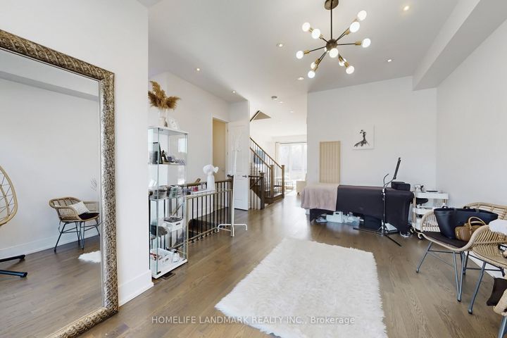 Photo 11 at 22 Crestridge Drive, Patterson, Vaughan