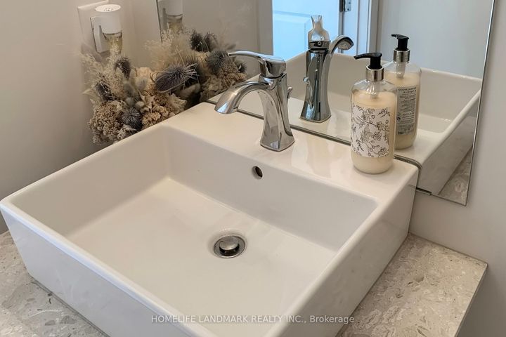 Photo 14 at 22 Crestridge Drive, Patterson, Vaughan