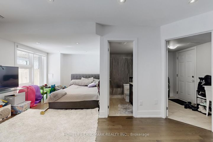 Photo 24 at 22 Crestridge Drive, Patterson, Vaughan