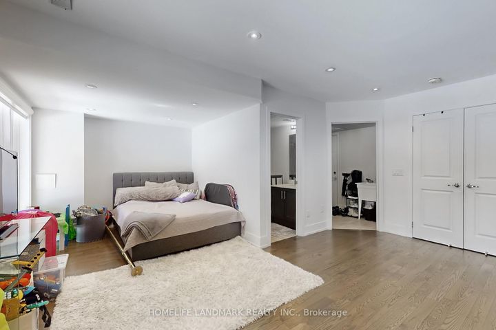 Photo 25 at 22 Crestridge Drive, Patterson, Vaughan