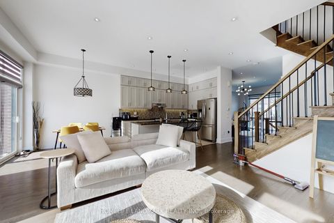 Photo 13 at 22 Crestridge Drive, Patterson, Vaughan