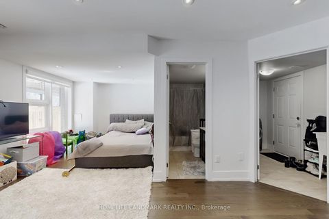 Photo 24 at 22 Crestridge Drive, Patterson, Vaughan