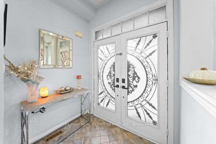 Photo 7 at 51 Good Hope Road, Wellington, Brampton