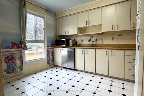 Photo 8 at 134 - 201 Alexmuir Boulevard, Agincourt North, Toronto