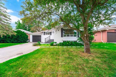 Photo 3 at 15 Kemano Road, Aurora Heights, Aurora