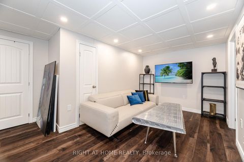 Photo 32 at 15 Kemano Road, Aurora Heights, Aurora