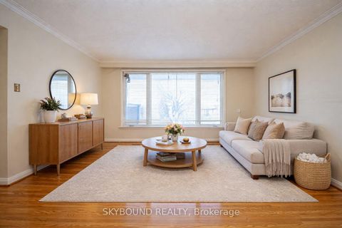 Photo 2 at 9 Caronport Crescent, Donalda, Toronto