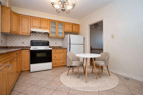 Photo 3 at 9 Caronport Crescent, Donalda, Toronto