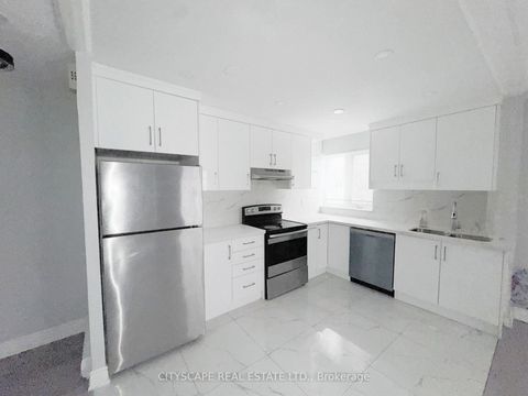 Photo 0 at 192 - 1055 Dundas Street E, Applewood, Mississauga