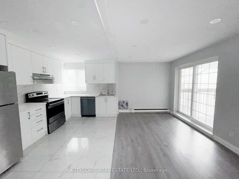 Photo 5 at 192 - 1055 Dundas Street E, Applewood, Mississauga