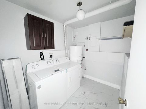 Photo 10 at 192 - 1055 Dundas Street E, Applewood, Mississauga