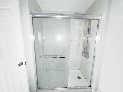 Photo 15 at 192 - 1055 Dundas Street E, Applewood, Mississauga