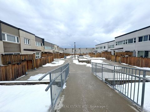 Photo 23 at 192 - 1055 Dundas Street E, Applewood, Mississauga