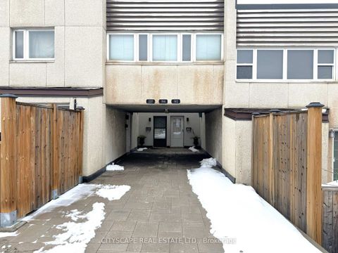 Photo 24 at 192 - 1055 Dundas Street E, Applewood, Mississauga