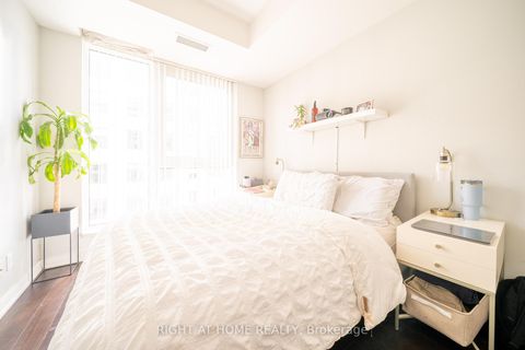 Photo 4 at 418 - 199 Richmond Street W, Waterfront Communities C1, Toronto