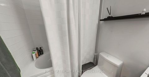 Photo 11 at 418 - 199 Richmond Street W, Waterfront Communities C1, Toronto