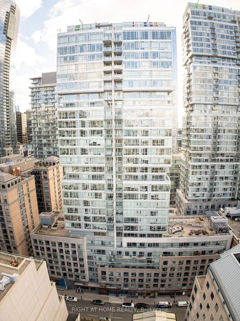 Photo 12 at 418 - 199 Richmond Street W, Waterfront Communities C1, Toronto