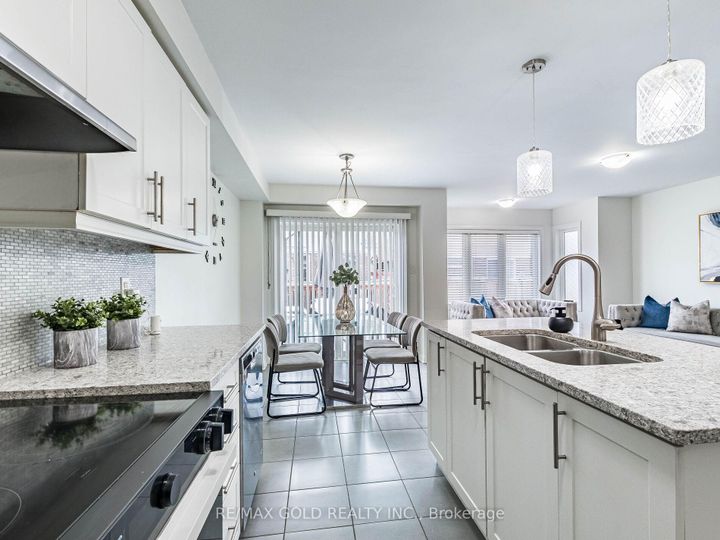 Photo 11 at 19 Lothbury Drive, Northwest Brampton, Brampton