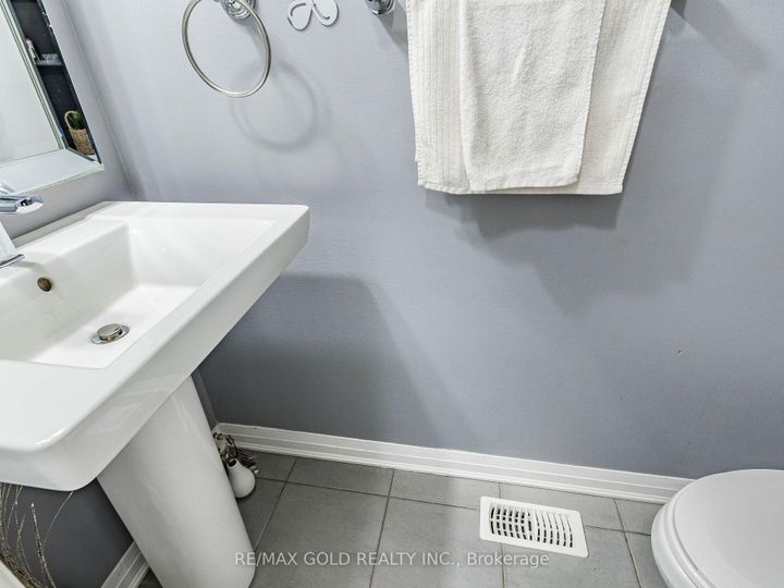 Photo 23 at 19 Lothbury Drive, Northwest Brampton, Brampton