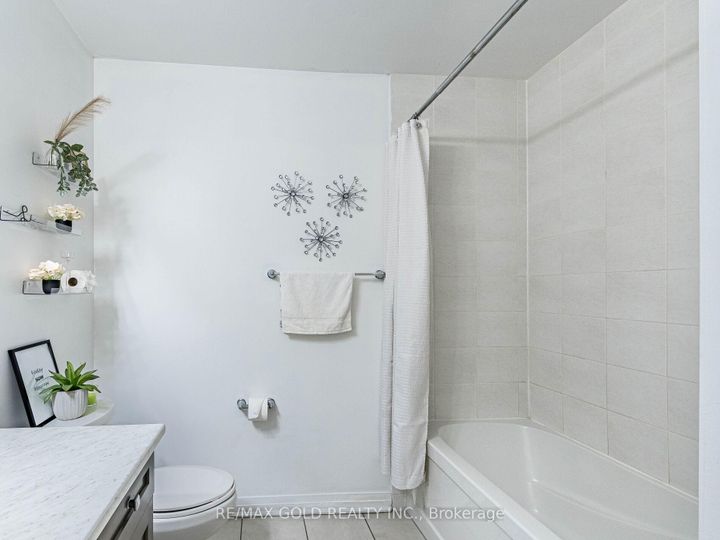 Photo 30 at 19 Lothbury Drive, Northwest Brampton, Brampton