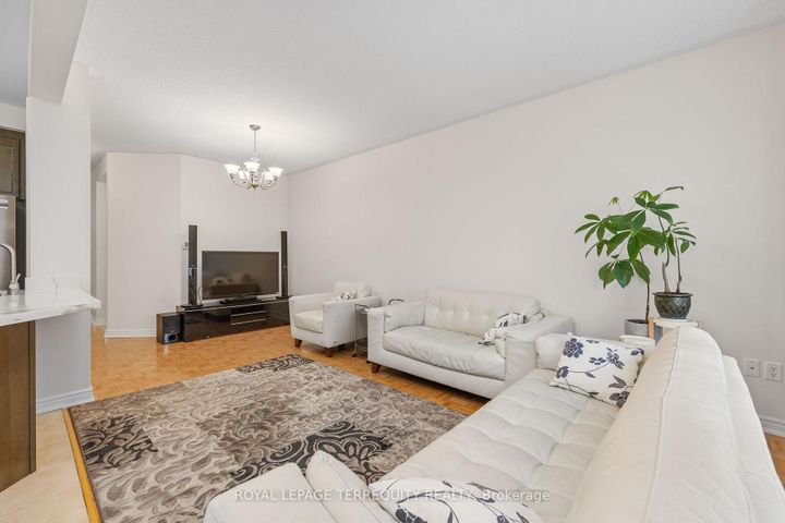 Photo 11 at 70 Degas Drive, Patterson, Vaughan