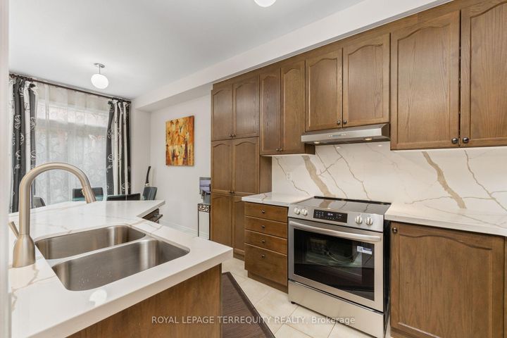 Photo 14 at 70 Degas Drive, Patterson, Vaughan