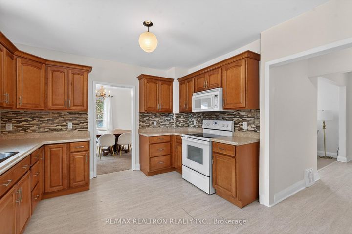 Photo 16 at 35 John Street, Thornhill, Markham