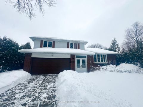 Photo 2 at 70 Maple Grove Avenue, Oak Ridges, Richmond Hill