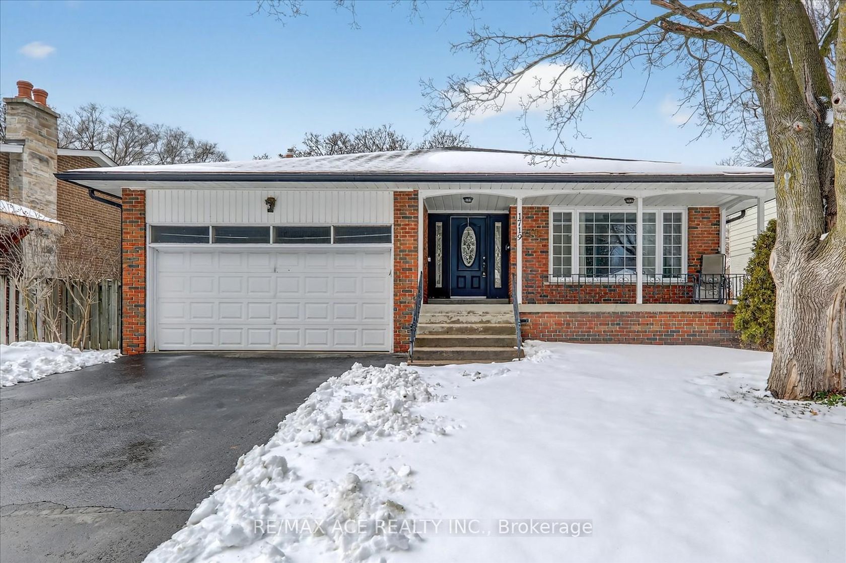 1719 Valentine Gardens, Clarkson, Mississauga 