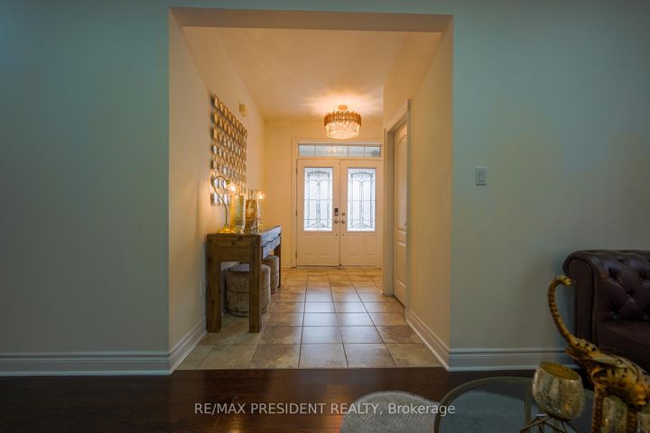 Photo 1 at 16 Bassett Crescent, Credit Valley, Brampton