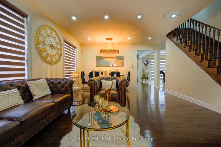 Photo 2 at 16 Bassett Crescent, Credit Valley, Brampton