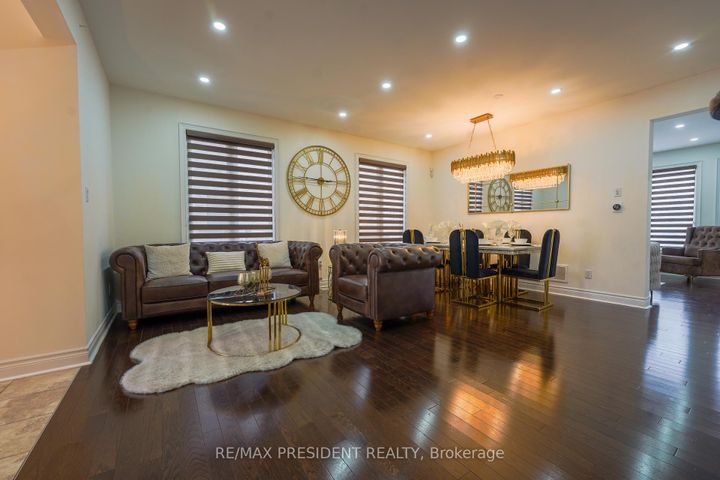 Photo 3 at 16 Bassett Crescent, Credit Valley, Brampton