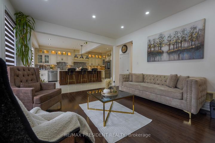 Photo 6 at 16 Bassett Crescent, Credit Valley, Brampton