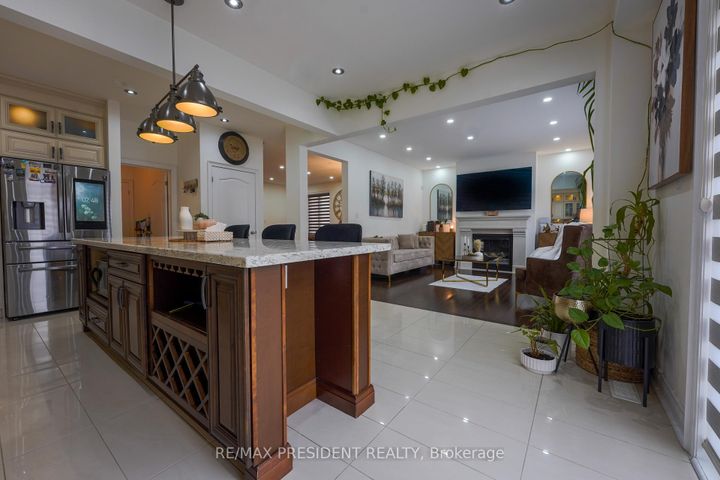 Photo 9 at 16 Bassett Crescent, Credit Valley, Brampton