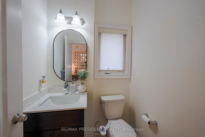 Photo 11 at 16 Bassett Crescent, Credit Valley, Brampton