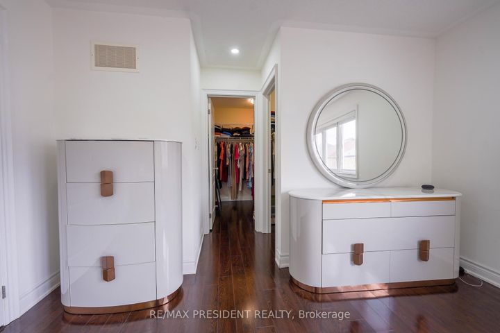 Photo 14 at 16 Bassett Crescent, Credit Valley, Brampton