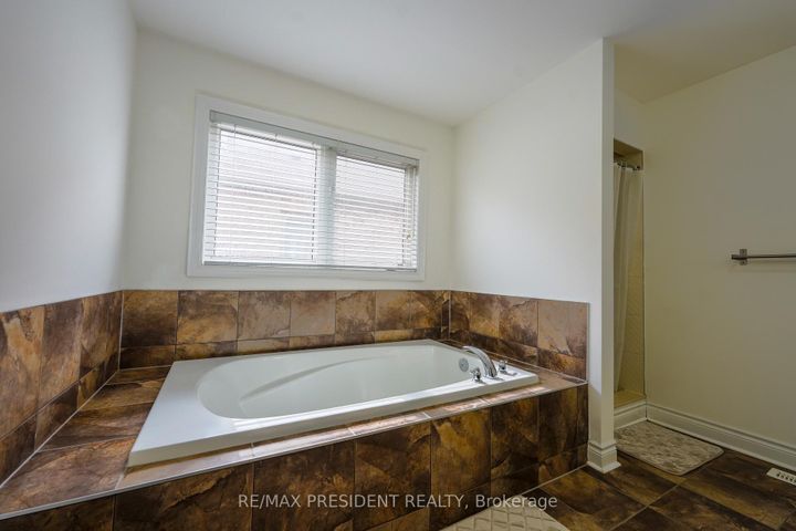 Photo 16 at 16 Bassett Crescent, Credit Valley, Brampton