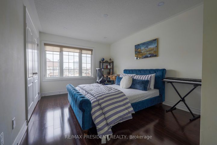 Photo 20 at 16 Bassett Crescent, Credit Valley, Brampton
