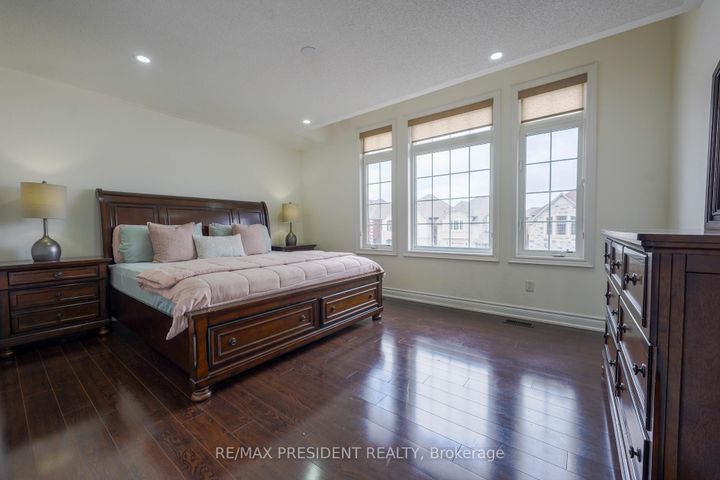 Photo 22 at 16 Bassett Crescent, Credit Valley, Brampton