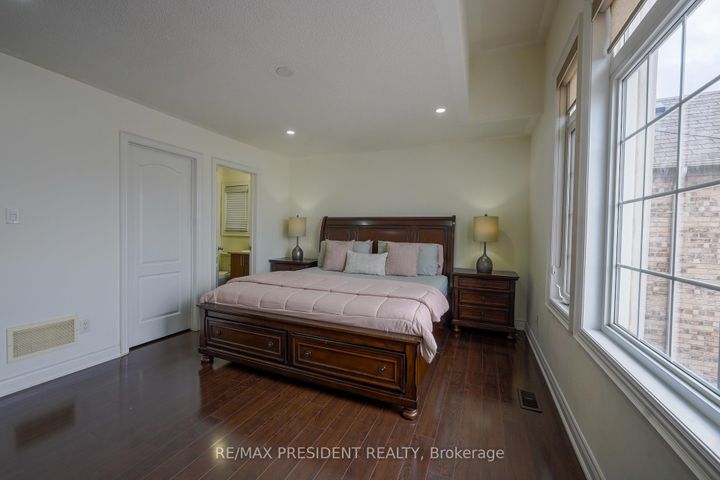 Photo 23 at 16 Bassett Crescent, Credit Valley, Brampton