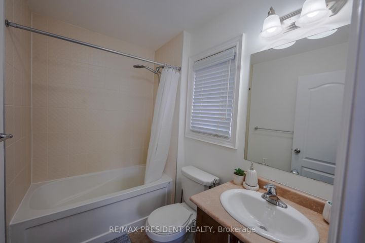 Photo 24 at 16 Bassett Crescent, Credit Valley, Brampton