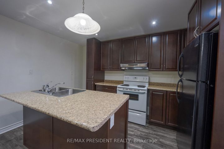 Photo 29 at 16 Bassett Crescent, Credit Valley, Brampton