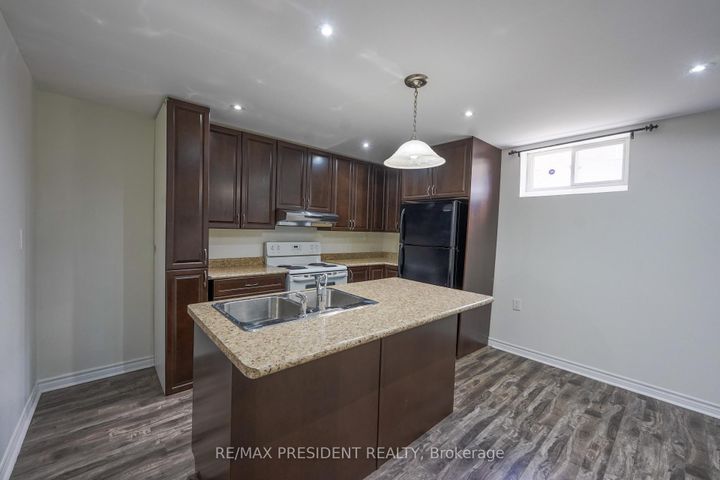 Photo 30 at 16 Bassett Crescent, Credit Valley, Brampton