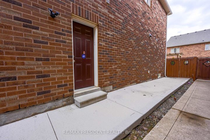 Photo 35 at 16 Bassett Crescent, Credit Valley, Brampton