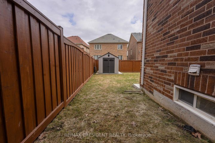 Photo 39 at 16 Bassett Crescent, Credit Valley, Brampton