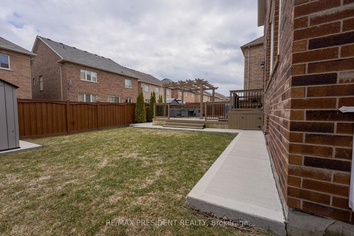 Photo 40 at 16 Bassett Crescent, Credit Valley, Brampton